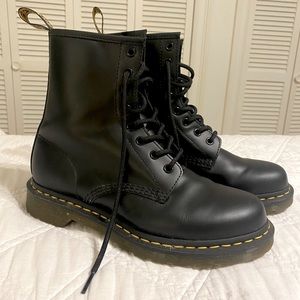 Dr.Martens 1460 Women’s Leather Lace Up Boots